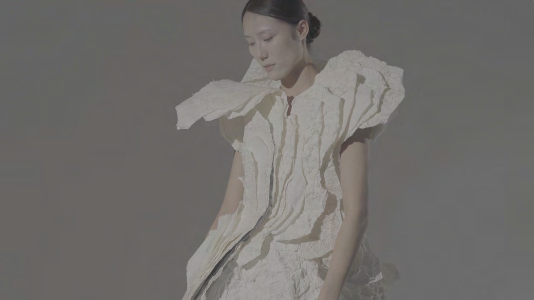 Bingyi, The Wedding Dress That Takes Off Itself, 2022, video still